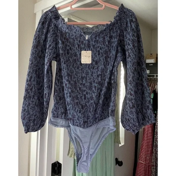 Free People Pretty Petal Off-Shoulder Blue Patterned Bodysuit NWT SZ M - Picture 11 of 15